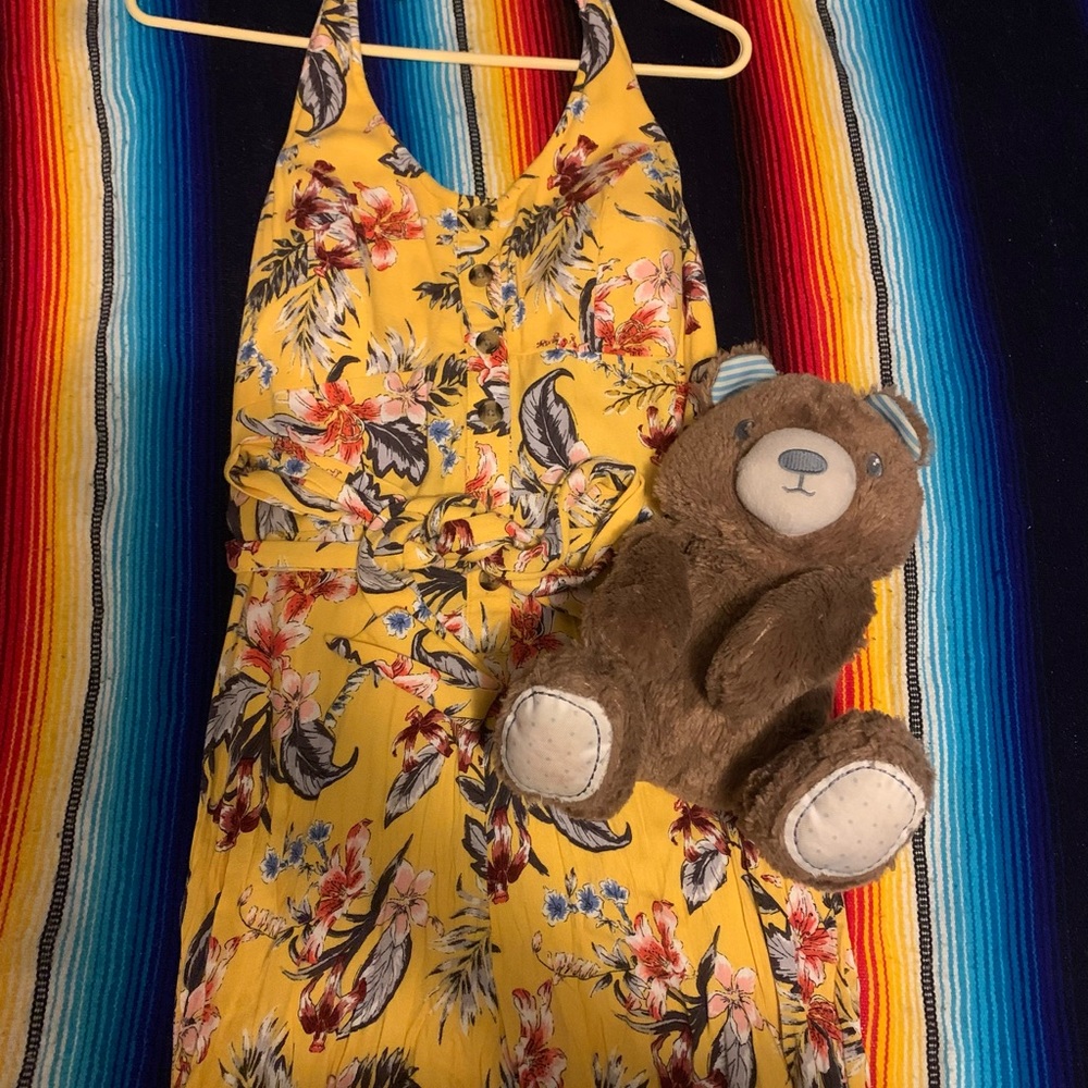 Yellow flower pattern jump suit 😊💛